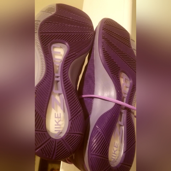 Nike Zooms signed by Kendall Marshall NBA - Picture 3 of 5